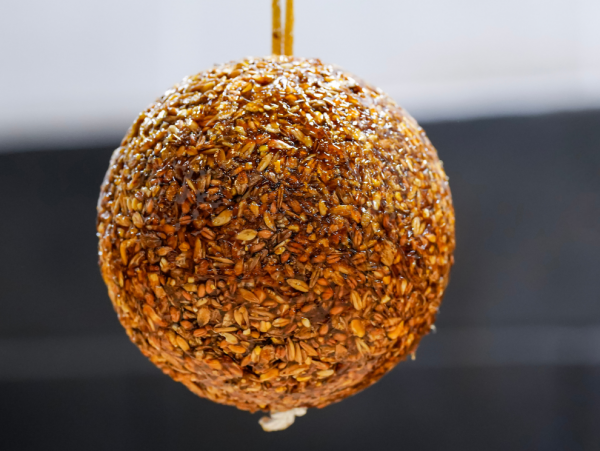 Lizawka do boksu Stable Ball Granola 1.6 kg - LIKIT