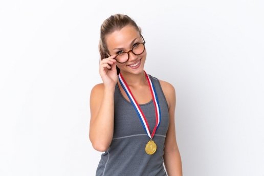 Okulary dla aktywnych – o czym powinniśmy wiedzieć wybierając okulary sportowe?
