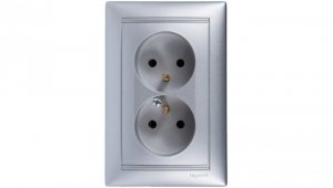 VALENA Gniazdo podwójne z/u 16A IP20 aluminium 770278
