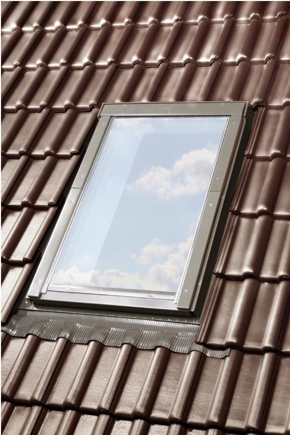 ZESTAW KRONMAT grupa FAKRO okno dachowe łazienkowe PVC 55x98 TLP + kołnierz