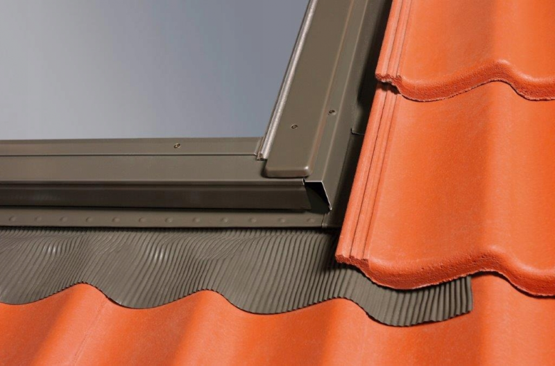 OKNO DACHOWE OPTILIGHT 78x140 TLP KUCHNIA ŁAZIENKA + KOŁNIERZ UNIWERSALNY