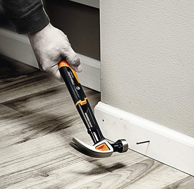 FISKARS młotek stolarski Isocore M