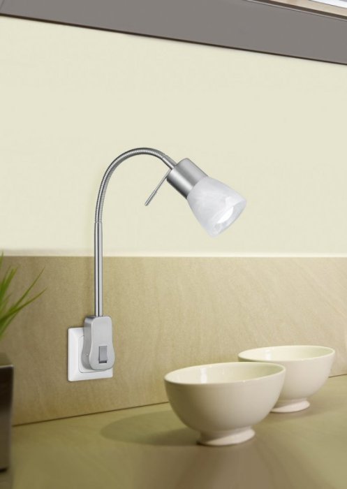 LAMPKA DO GNIAZDKA Z WTYCZKĄ Z WŁĄCZNIKIEM ŚWIATŁA SATYNA LEVISTO 891010107 TRIO