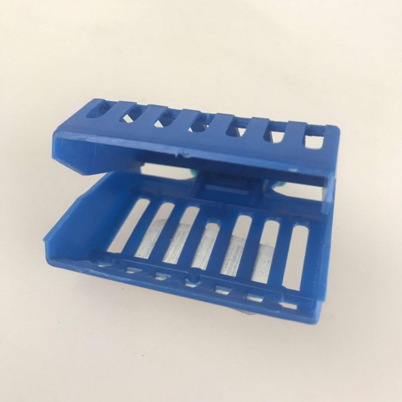 Plastic queen bee catcher