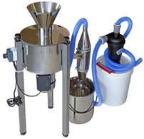 Urządzenie do mechanicznego pozyskiwania pierzgi z plastrów (z separatorem cyklonowym)