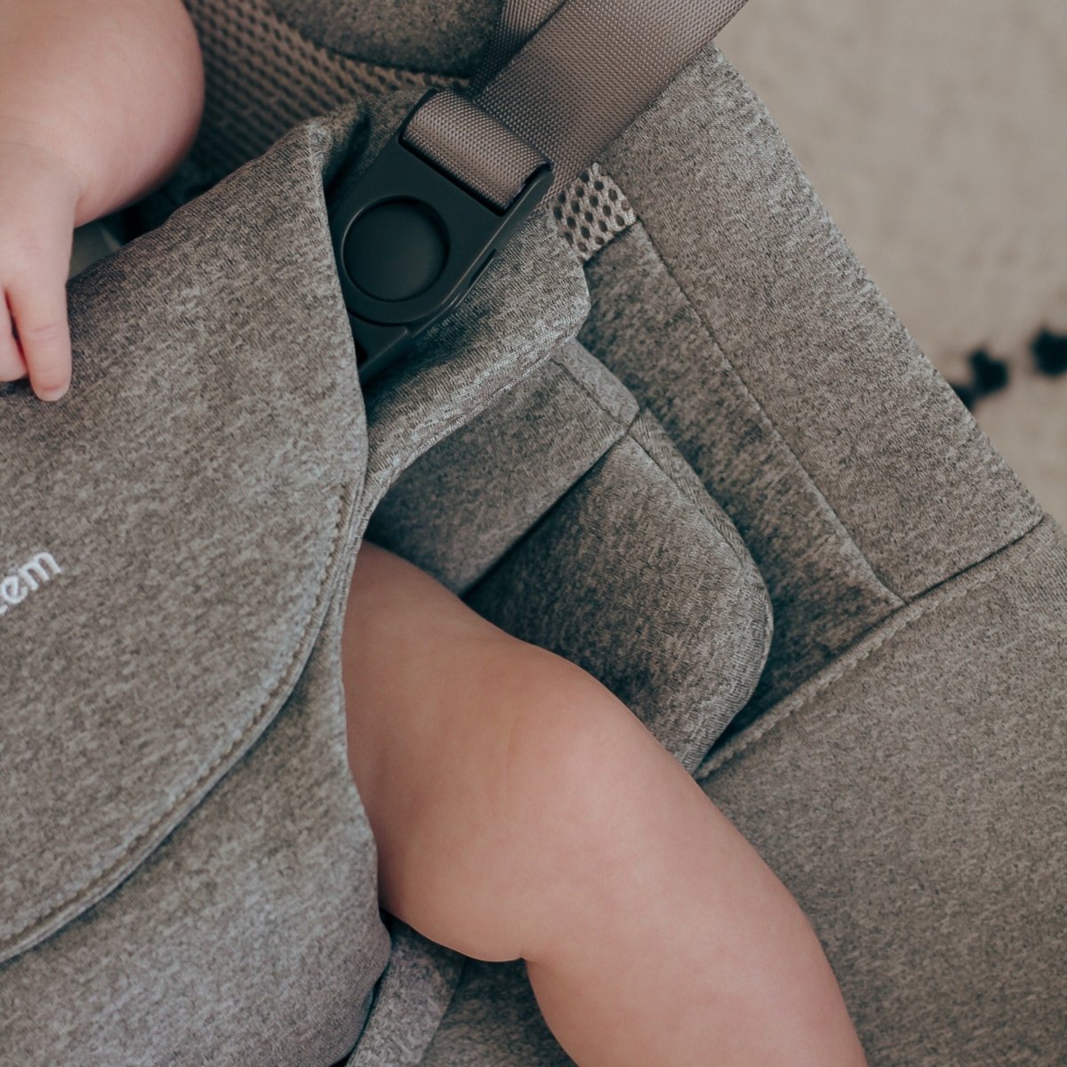 Leżaczek bujaczek 2w1 z wkładką Moby-System LILY – szary