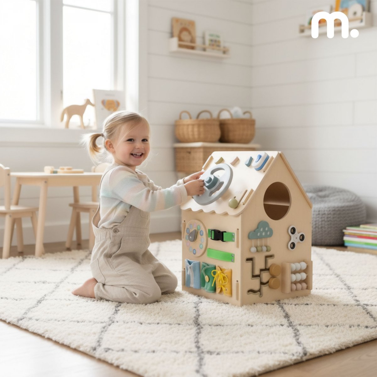 Drewniany, edukacyjny domek aktywności Montessori 6 w 1- sensoryczna tablica manipulacyjna