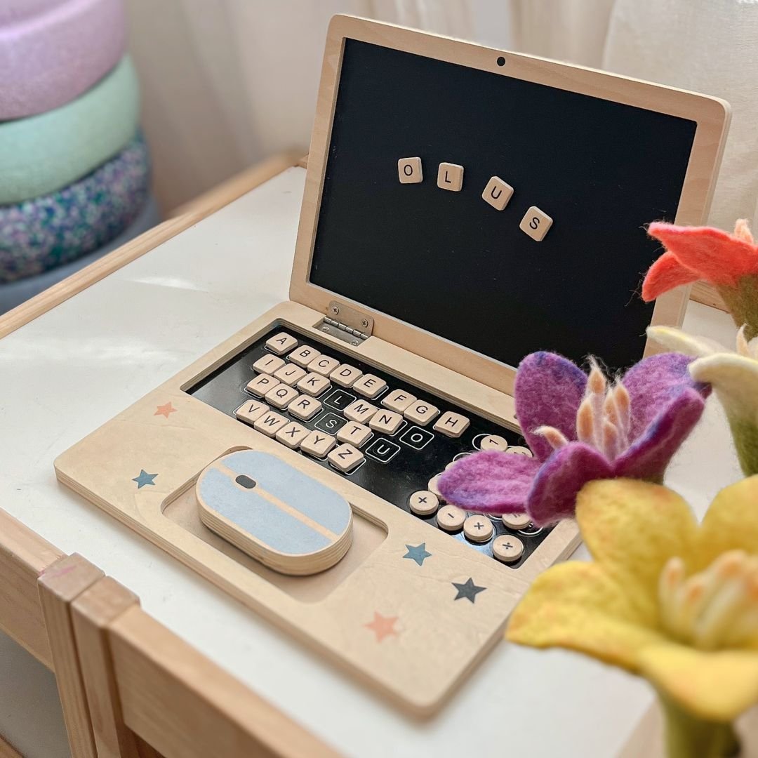 Drewniany laptop z myszką - tablica magnetyczna + kredowa