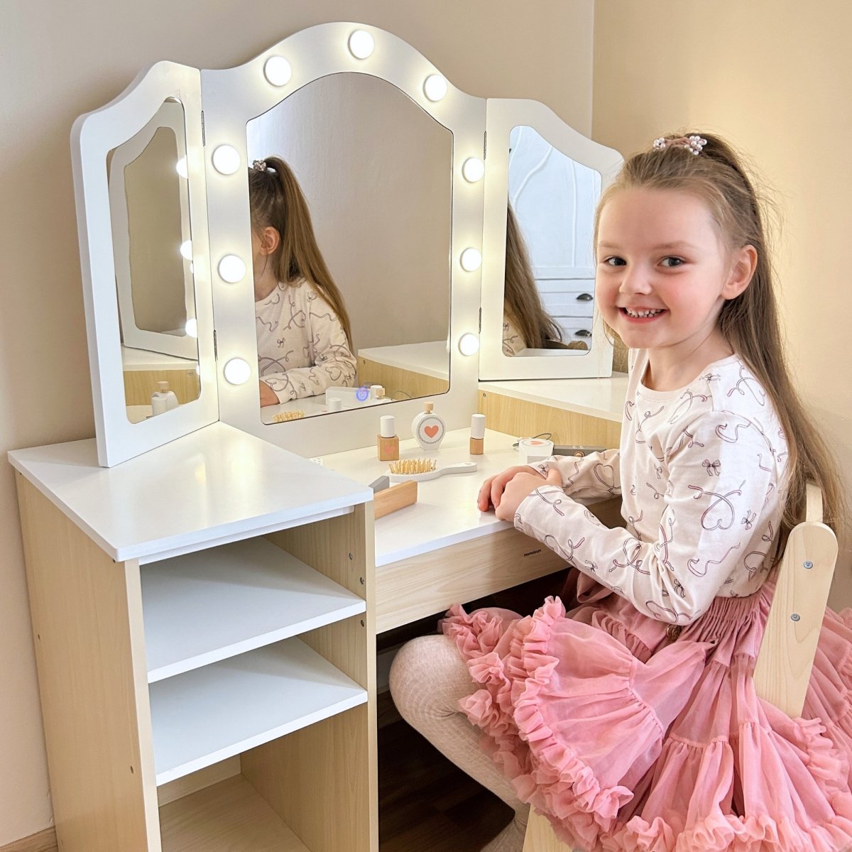 Drewniana toaletka dla dzieci z krzesłem, akcesoriami i oświetleniem LED