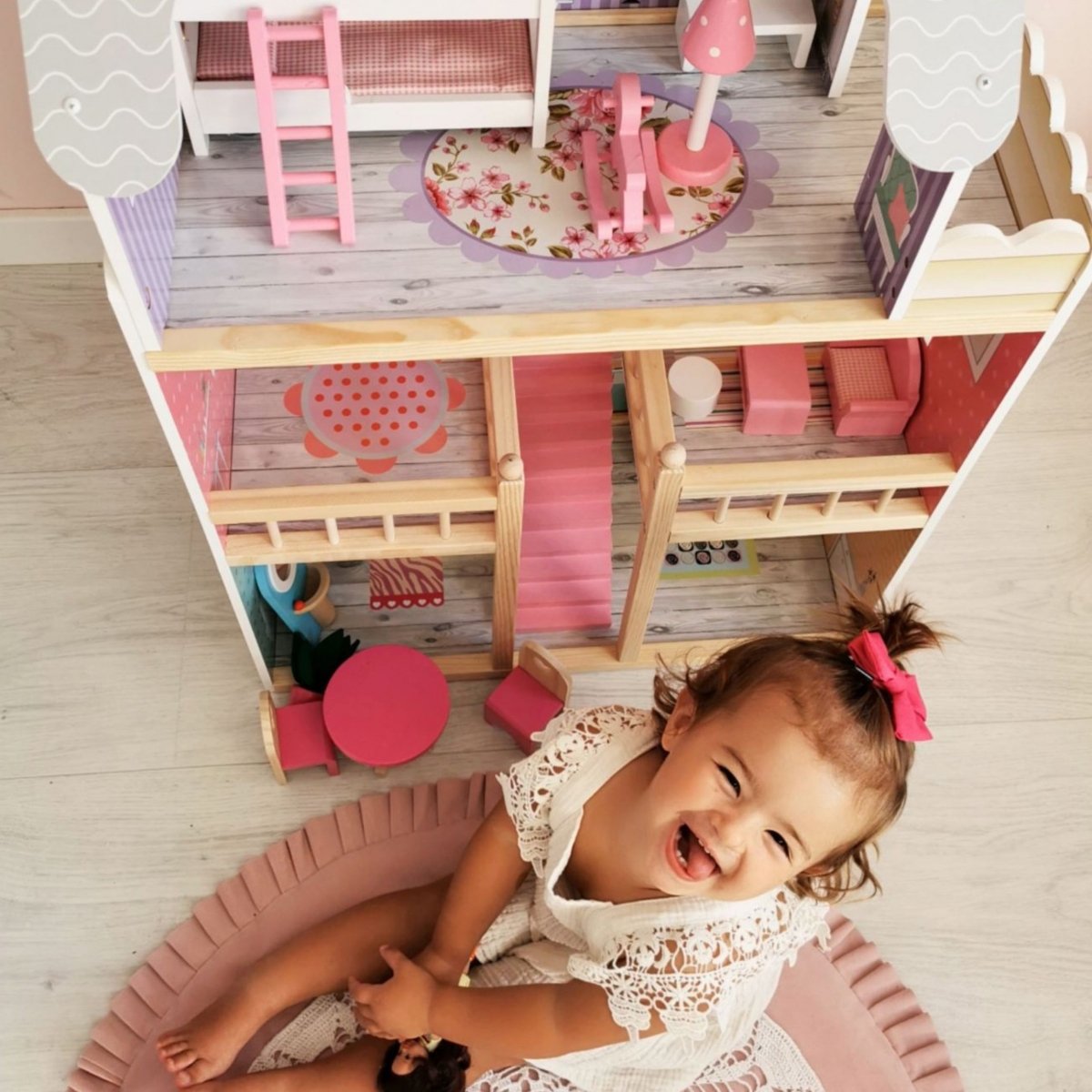 Duży drewniany 3-piętrowy domek dla lalek z tarasem, zestawem mebli i oświetleniem LED!