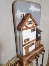 Drewniany wieszak na klucze domki