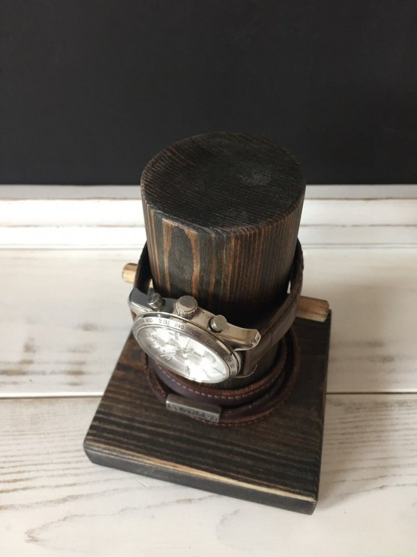 Drewniany stojak na zegarek heban