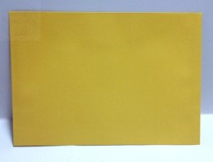 Koperta w kolorze żółtym o wymiarach 17,5 x 12,5cm