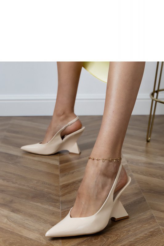 Czółenka Model Kokkes E30072 Beige - PRIMO