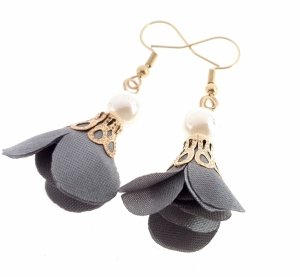 gold earrings made of stainless steel
