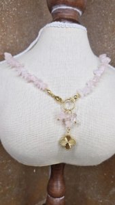 3724k Naszyjnik naturalny kamień kwarc różowy 44cm stal chirurgiczna zapinany na patyczek