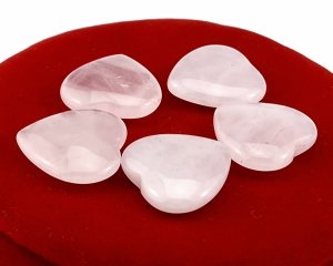 2381a Kamień kwarc różowy naturalny - kamień miłości i harmonii 