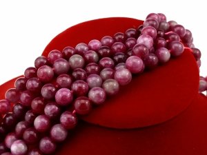 sz303 Naturalne koraliki kwarcowe, barwione, okrągłe, imitacja turmalinu, średni fioletowo-czerwony, 8~8,5 mm, otwór: 0,9~1 mm, około 45~47 szt./pasmo, (38~39 cm)