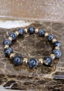 4401k Bransoletka naturalny kamień larwikit na gumce jubilerskiej