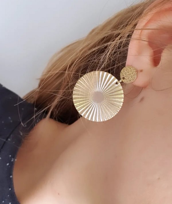 goldene Ohrringe aus Edelstahl