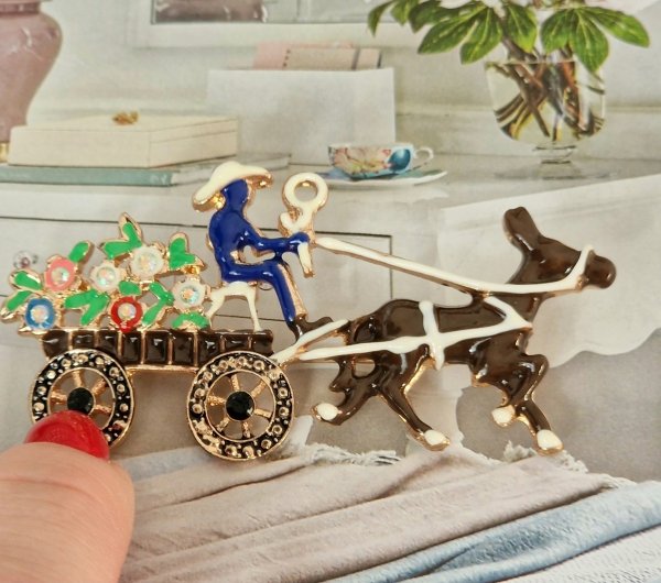 elegante Goldbrosche