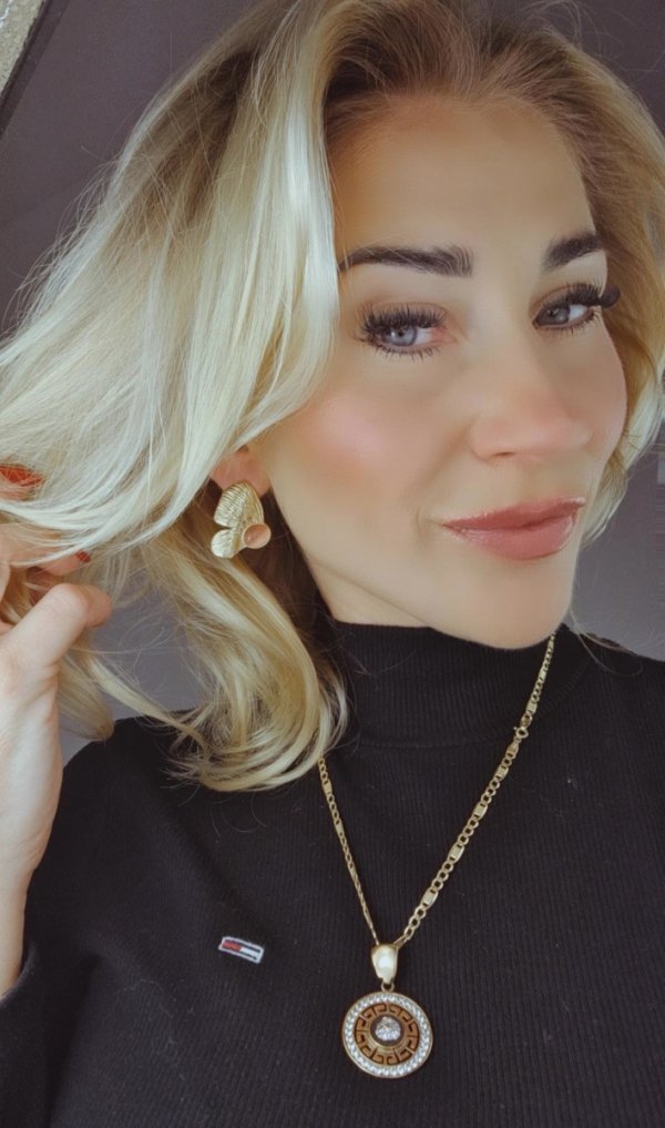 goldene Ohrringe aus Edelstahl