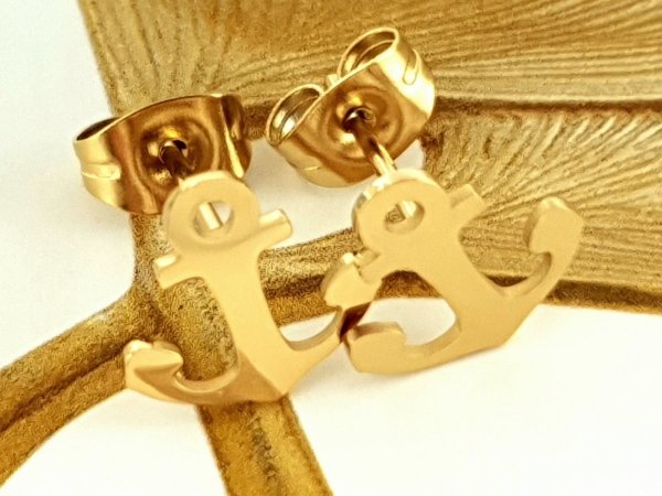 goldene Ohrringe aus Edelstahl