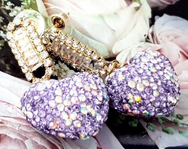Goldene Ohrringe Seidenblumen