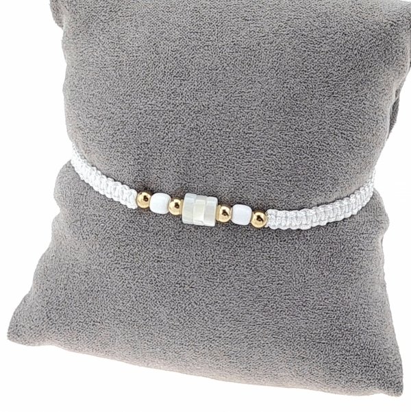 GOLDENES ARMBAND MIT EDELSTAHL
