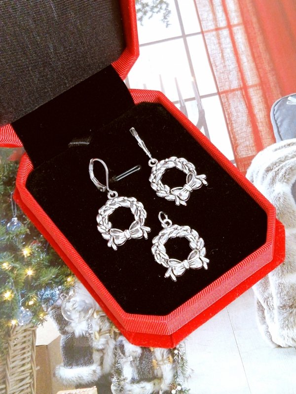 gold earrings made of stainless steel