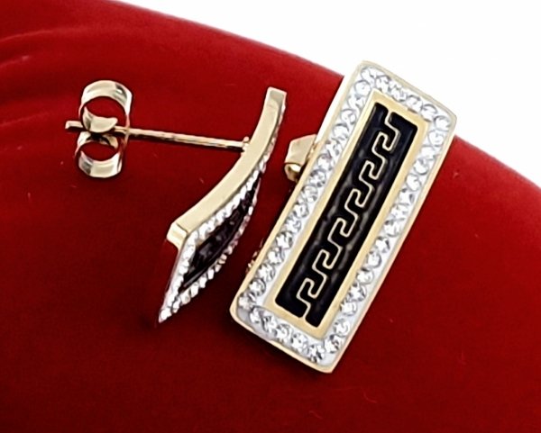 gold earrings made of stainless steel