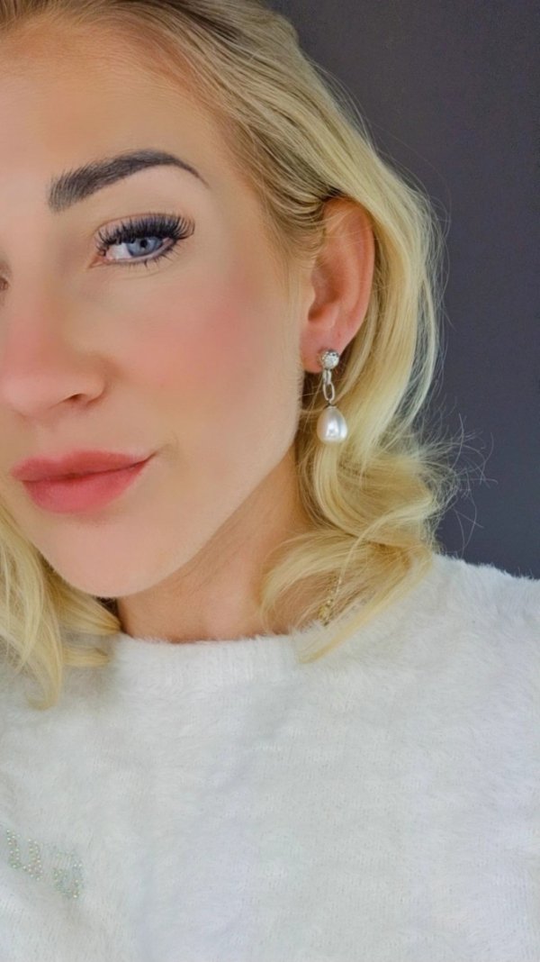 gold earrings made of stainless steel