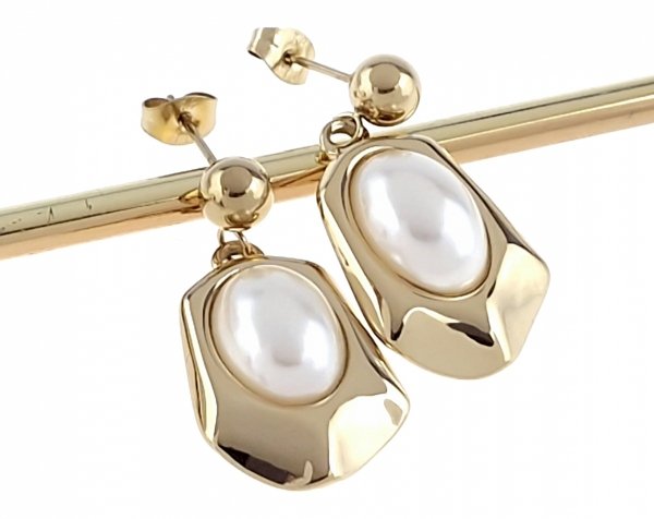 gold earrings made of stainless steel