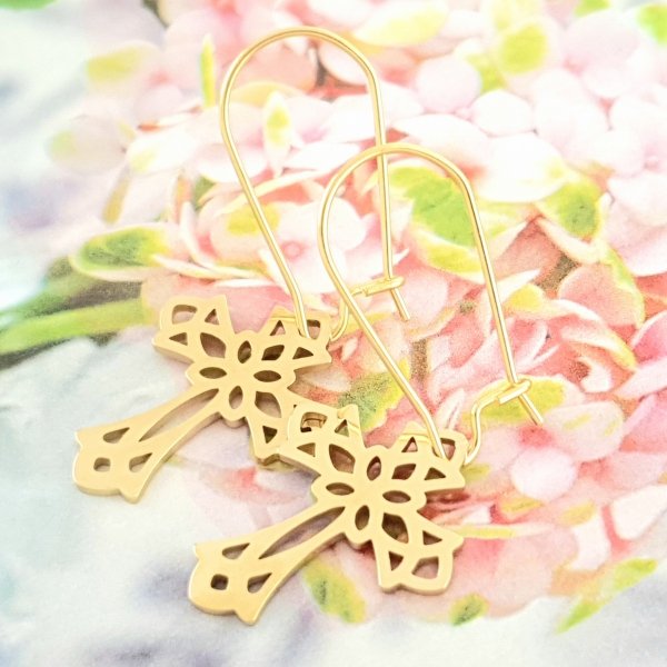 gold earrings made of stainless steel