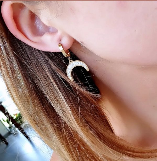 gold earrings made of stainless steel