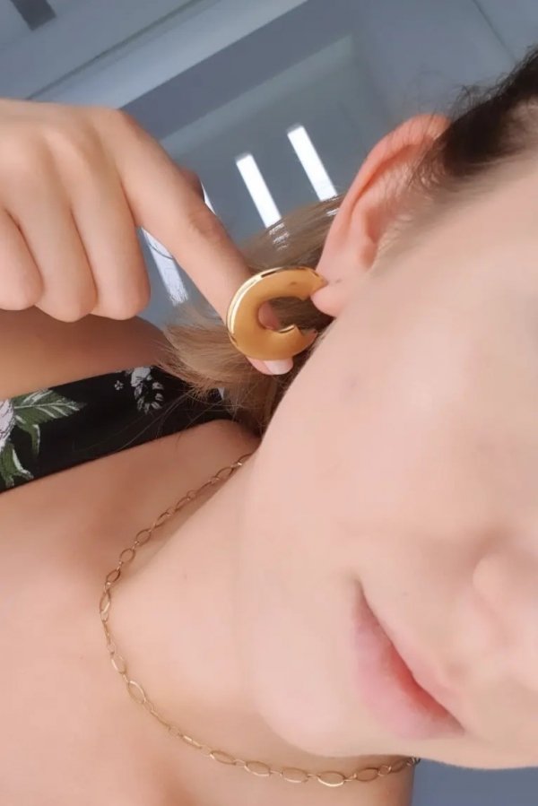 gold earrings made of stainless steel