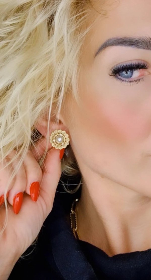 gold earrings made of stainless steel