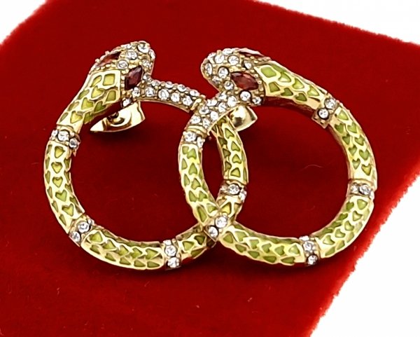 gold earrings made of stainless steel