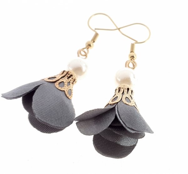 gold earrings made of stainless steel