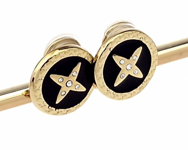 gold earrings made of stainless steel