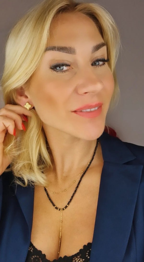 gold earrings made of stainless steel