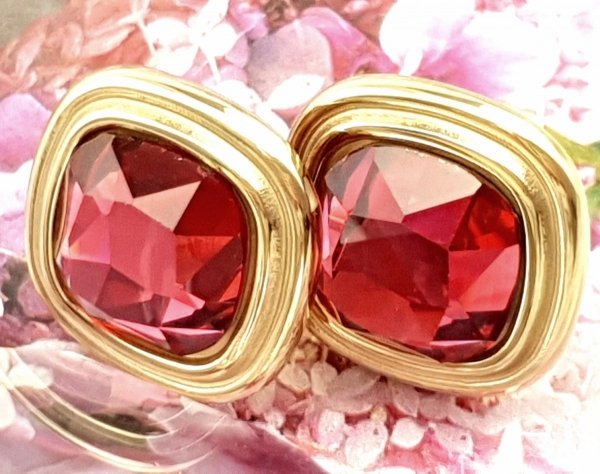 gold earrings made of stainless steel