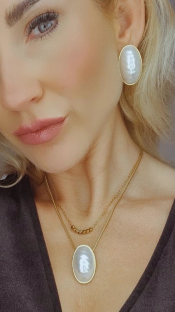gold earrings made of stainless steel