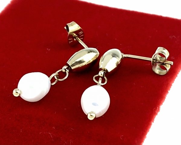 gold earrings made of stainless steel