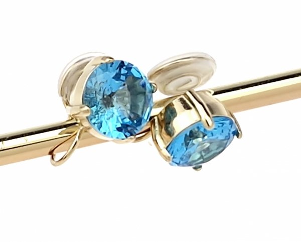 gold earrings made of stainless steel