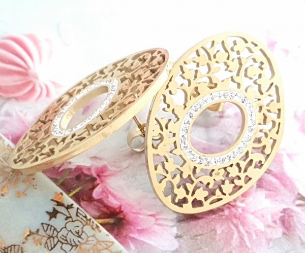 gold earrings made of stainless steel