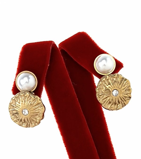 gold earrings made of stainless steel