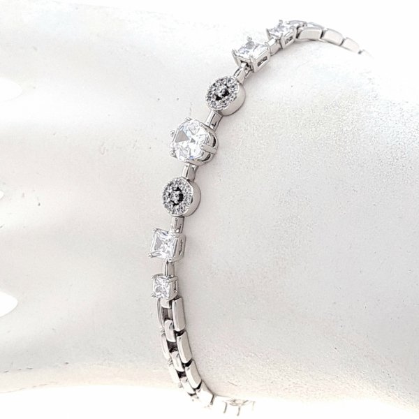 gold bracelet for a gold-plated leg