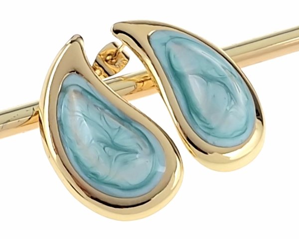 gold earrings made of stainless steel