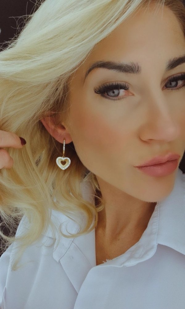 gold earrings made of stainless steel